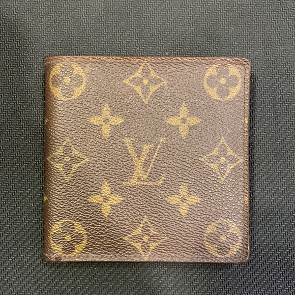 Louis Vuitton Marco Wallet - Picture 2 of 11